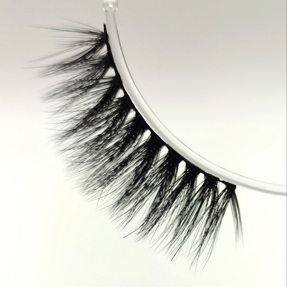 CosmicFlutter (Style #H632) 20-23mm Cruelty-Free 3D Mink Lash - Picture 10 of 16
